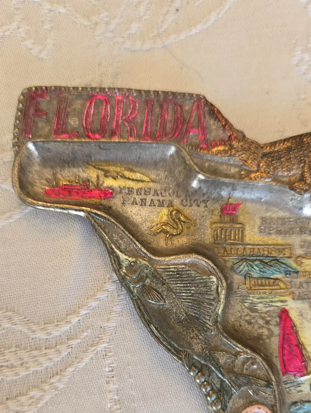 Set Of 2 Aligator Ashtrays Florida Metal Tray & Stonewear Aligator Vintage